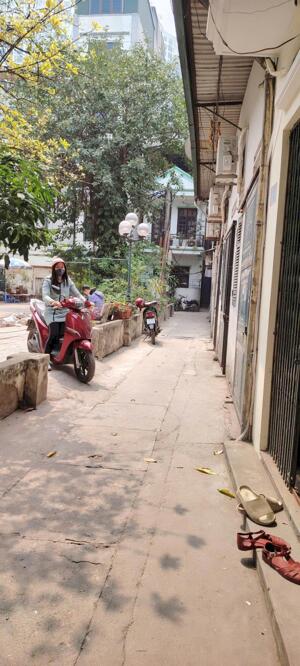 Bán đất tặng nhà cấp 4 phố Quan Nhân, 58m², MT 6.8m, giá 8.5 tỷ