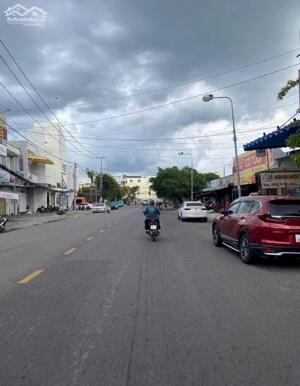 Nền mặt tiền đường Nguyễn Tri Phương, tặng 5 phòng trọ