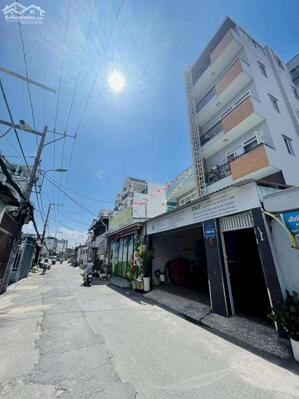 NHÀ GẦN EMART 105m2 (4.5 × 22) - 19 PHÒNG CHO THUÊ KHOÁN 66 TRIỆU/THÁNG - 13.8 TỶ