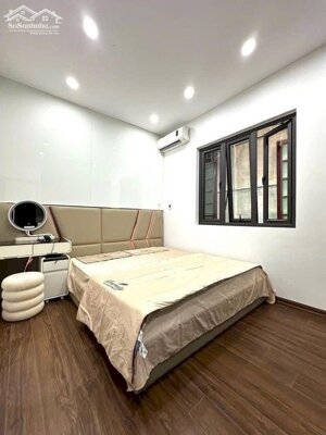 Nhà Đẹp Ở Luôn, Đường Hoàng Mai 26m, 5 tầng, mt 5.2m, giá 5.1 tỷ.