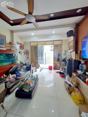 Nhà rộng thoáng, sau Ngân Hàng ACB Lạc Long Quân, 5.2 tỷ