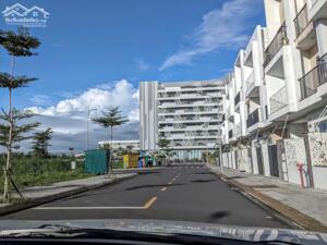 Nhượng nền 67,5m2 đối diện dãy KTX Đại Học FPT Giá 2,x tỷ