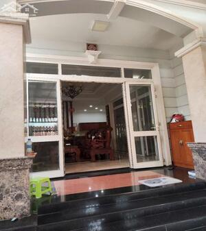 Bán nhà MT ngộp, xe hơi đỗ cửa ĐS 53, Hiệp Bình Chánh, Thủ Đức, 151m2, 3 tầng, còn mới