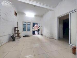 Cho thuê nhà nguyên căn Nguyên Hồng, Ba Đình, gần phố, ô tô đỗ cửa, kd