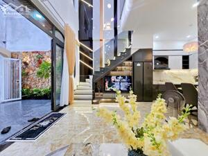 Siêu phẩm 2 tầng 2 MK THÔNG THOÁNG đường Tôn Đản, giá sập sàn.