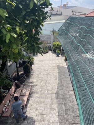 2 căn biệt thự và 16 phòng trọ cho thuê 30tr/th - sân đậu ô tô 4 chiếc - chủ gấp bán