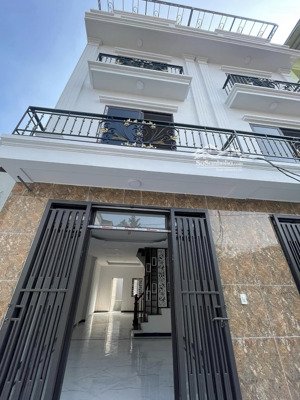 siêu hiếm! nhà ô tô đỗ cửa, đường trước nhà 4m- xe bus chạy qua nhà - vị trí đắc địa, thoáng mát