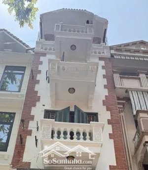 nhà phân lô - ô tô tránh nhau - có vỉa hè - kinh doanh - view trước nhà siêu thoáng