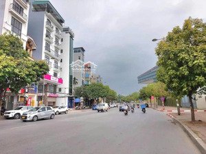 bán tòa nhà mp miếu đầm. dt 72m2 x 8t + hầm, mt 5,5m. thang máy. đối diện ks mariott. giá 47 tỷ.