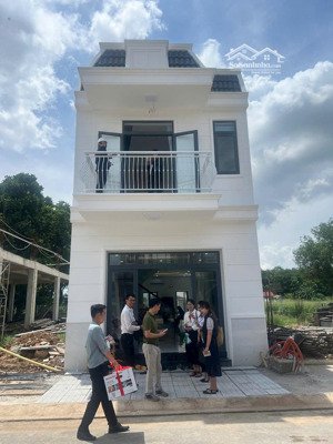 gia khải luxury nhà phố thương mại kế bên kcn, cam kết tăng giá mạnh 2025 2026!