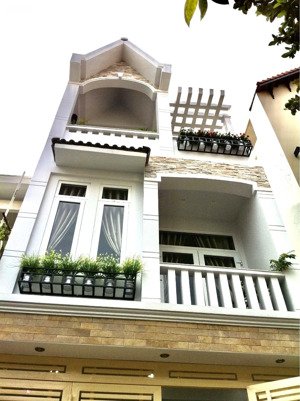 bán nhà hxh ngay phổ quang gần novaland khu sang, dt 3,6x10m, 2 tầng, cho thuê 20 triệu/tháng