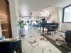 tòa building 13 tầng, mp huế, quận hai bà trưng, 200m2, mt 8m, 150 tỷ. đang cho thuê 4 tỷ/năm