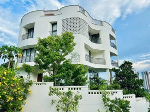 cho thuê villa đẹp rộng trên 600m2 hiện đại có view toàn cảnh vịnh nha trang giá 70 triệu/tháng