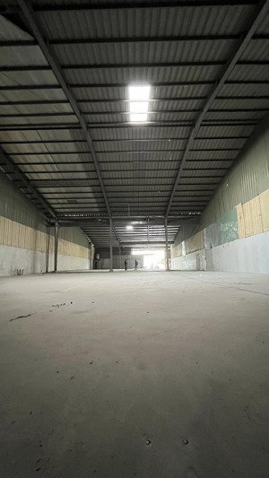cho thuê kho xưởng 1000m2 1/ quốc lộ 1a, đường công, có pccc
