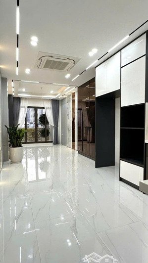 cc bán nhà mặt phố dương văn bé - minh khai-hbt,vỉa hè ~5m.(giá chỉ 27.2tỷ) ,mb70m2,6tầng,5pn