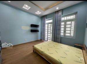 phòng ban công kế bên siêu thị gigammall phạm văn đồng