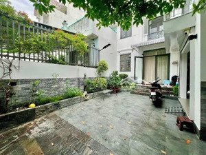 bán biệt thự hxh 7x20m ngay đại lộ võ văn kiệt chỉ 10p về q1 chỉ 11 tỷ