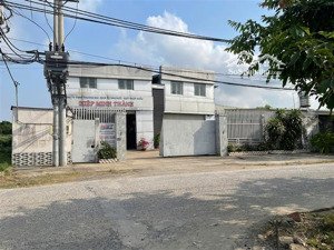 nhà xưởng mặt tiền hóc môn cực hiếm 2.230m2(30x75) full thổ, 2 tầng. bán gấp giá chỉ 26 triệu/m2