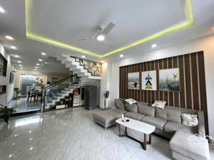 nhà 3 tầng đẹp nội thất xịn đường số 35 rộng 27met trục chính kdt mỹ gia chỉ 7,5 tỷ/ lh 