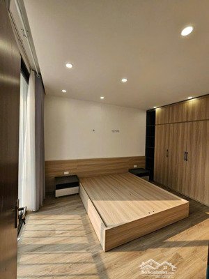 cho thuê nhà nguyên căn 5 tầng tại phố việt hưng - long biên. gần kđt việt hưng