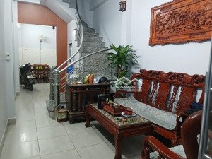 nhà cầu diễn gần trường đại học công nghiệp, 35m2 x 4 tầng 4,2 tỷ