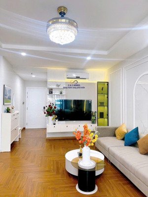 căn 2pn góc đông nam,76m2 cho thuê giá chỉ 10tr/tháng, tầng trung view thoáng, liên hệ: 
