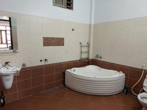 cho thuê nr tại quận cầu giấy,40m2x5,4pn,3wc,ở gđ,làm vp kết hợp kdol