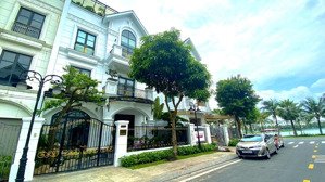 bán gấp! biệt thự 150m2 khu san hô- sát hồ gần công viên giá tốt nhất tại vinhomes gia lâm