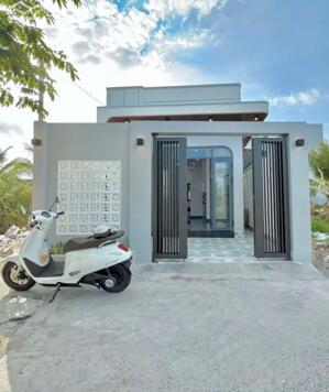Bán nhà mới xây ngay chợ Tân Hiệp Tp Tân Uyên