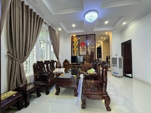 siêu hiếm! biệt thự góc 2 mặt tiền gần biển