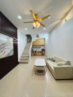 bán nhà đường nguyễn trãi, ngõ nông gần phố, 30m², 5 tầng, giá 6.4 tỷ