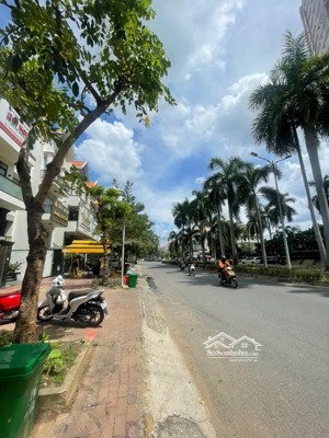 bán căn góc 2 mt đ.hoàng trọng mậu himlam q7 dt: 120m2 có hđt, có tm gb: 46 tỷ lh: 