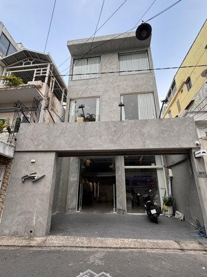 cần bán nhà hẻm 8m phổ quang. phường 2. quận tân bình. 9 x 21m. 190m2, 1 trệt 2 lầu. giá 29 tỷ tl