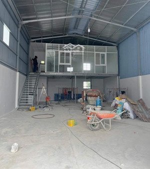 cho thuê kho, xưởng sx 300m2 22 triệu/th có sẵn vp làm việc, đ lê trọng tấn