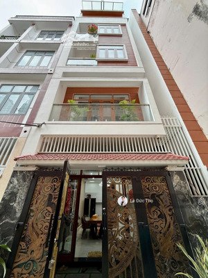 bán nhà đẹp 5 tầng có thang máy hẻm oto 95 bạch đằng, ngay trung tâm, gần biển. giá hạ 10,5 tỷ