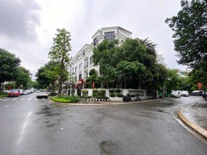 bán liền kề vinhomes gardenia hàm nghi khu vip- dt: 155mx5 tầng thang máy giá: 74 tỷ (tl)