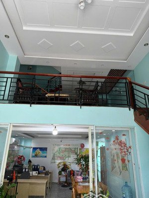 cho thuê nhà mt đường số 2 kdc vạn phát hưng, giá 15tr/tháng. lh - phượng
