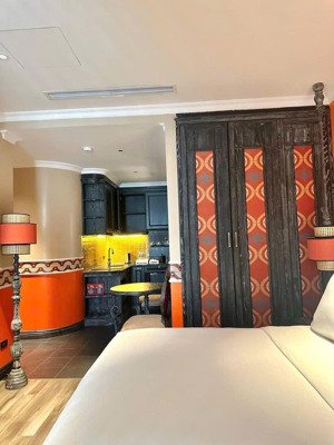 chính chủ bán gấp tòa khách sạn 3* phố trần thái tông-dịch vọng hậu. 130m2, 8 tầng, mt 8.5m, 70 tỷ