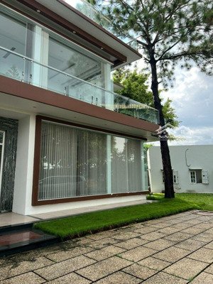 bán biệt thự sân vườn chill ở tại thủ đức