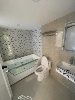 bán bt 5pn, 5wc tại dương bá trạc, 18,5 tỷ, 96m2, q8, hcm