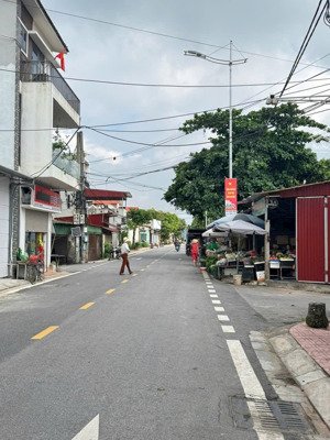 bán đất sổ đỏ chính chủ , 100% , xe oto 5 chỗ vào đất, gần chợ trường học các tuyến đường lớn