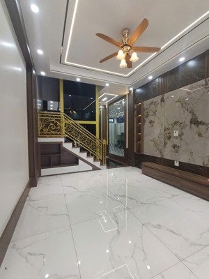bán nhà 4 tầng xây mới đẹp, mặt đường phủ thượng đoạn - khép kín- nội thất xịn sò- có thang máy.