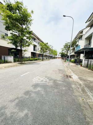 sh4 centa city vsip bắc ninh vị trí đẹp gần sông tào khê. view thoáng mát ko tầm chắn. dt 90m2