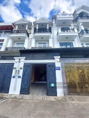 nguyên căn 3 tầng ngay chợ hiệp bình - 4x18m - 4 pn, có máy lạnh, sân ô tô - giá 15tr/ tháng