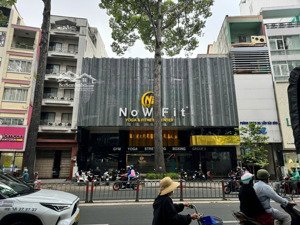 cho thuê tòa nhà trần hưng đạo, quận 1 (20x18m) 1 hầm 6 tầng, giá cho thuê 600tr/tháng