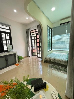 studio ban công thoáng full nội thất máy giặt riêng trống sẵn dọn vào ở ngay