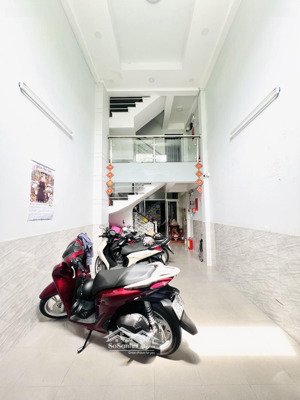 thích quảng đức,phú nhuận, 5 tầng 9 phòng ngủ, 10.5 tỷhẻm ô tô 7 chỗ, 64m2, không qh không lộ giới