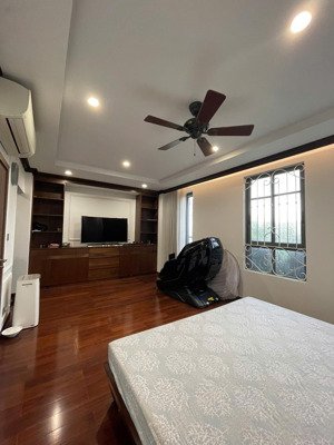 chính chủ gửi bán lô nhà vườn đường nguyễn xiển dt: 99m2 xây 5 tầng mt: 6.6m giá 38 tỷ