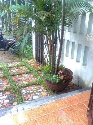 cho thuê nhà 2 tầng đẹp, 2 phòng ngủ, có sân vườn, hướng nhà tốt!