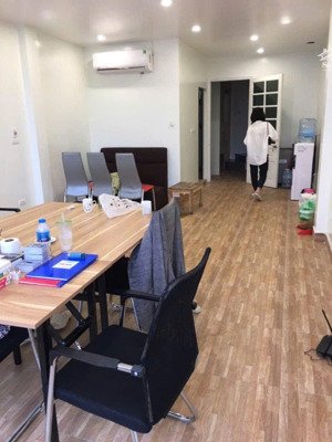 chính chủ cho thuê văn phòng 61 hoàng cầu 50 m2 giá 8.5 triệu 